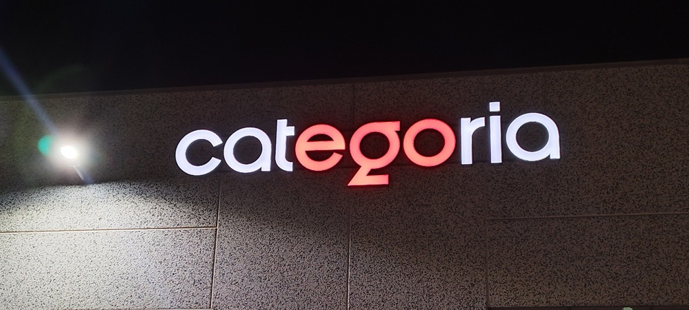 Insegne pubblicitarie speciali insegne sui tetti  - Sakuli sign & partner